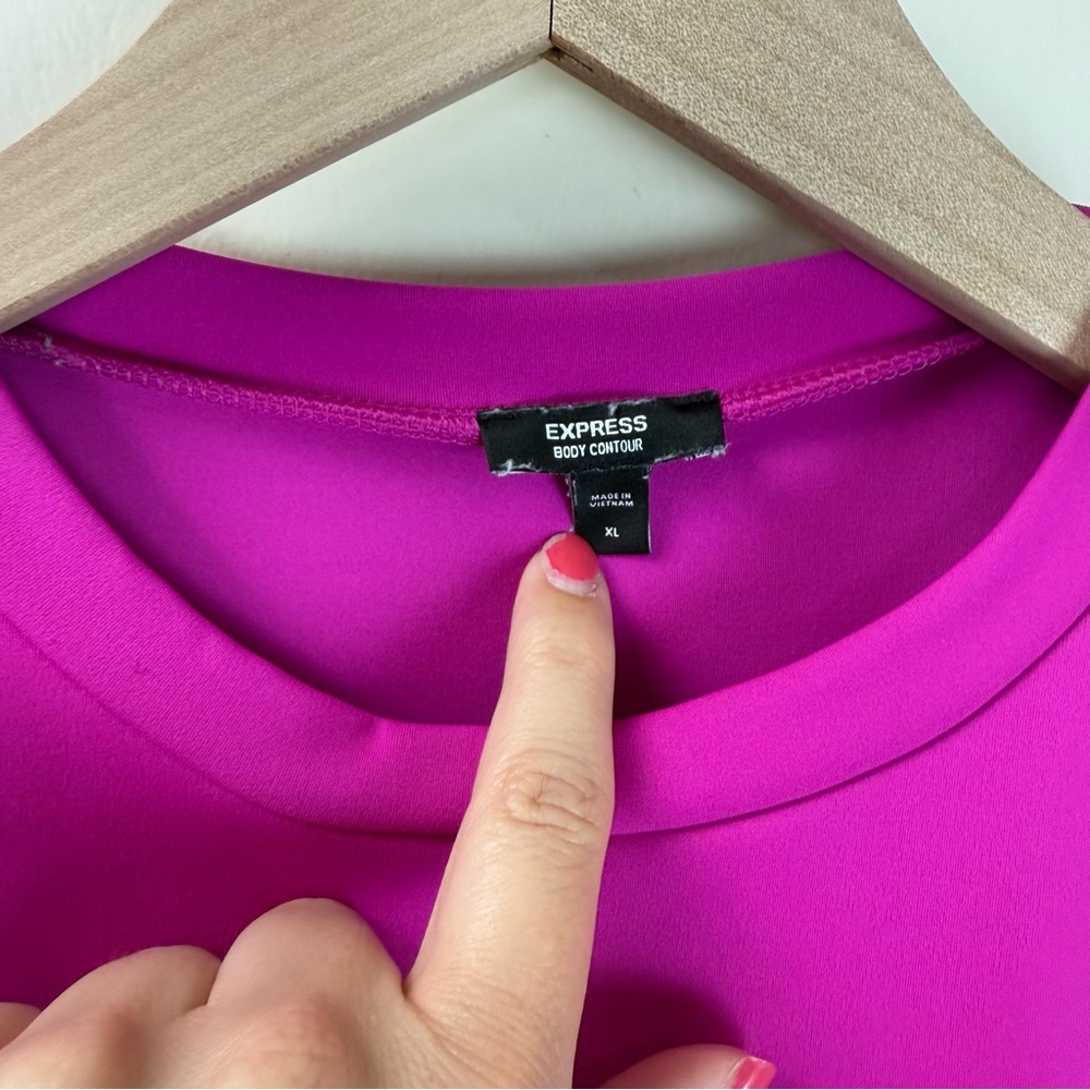 Express Short Sleeve Tee in Bright Magenta - Picture 2 of 7